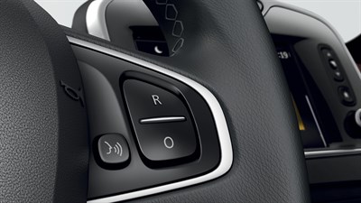 R-LINK voice recognition button on the steering wheel of a Renault vehicle