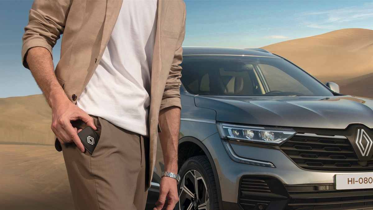 The front side of the New Renault KOLEOS dynamic design during runtime