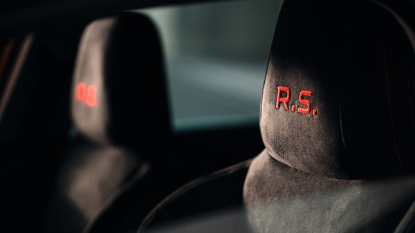 Renault MEGANE RS - focus on headrests