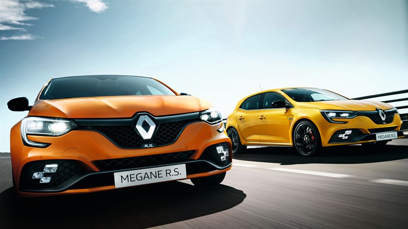 Renault MEGANE R.S. - Orange Tonic and Sirius Yellow versions driving side by side