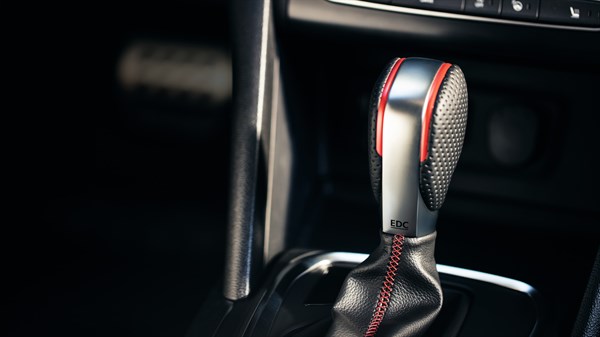 Renault MEGANE R.S. focus on its gearing knob