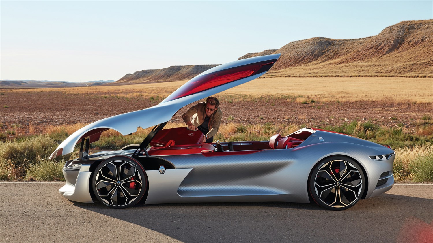 A man pulling out luggage from the boot of the Renault TREZOR concept car