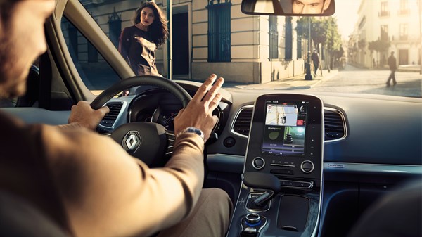 Renault Central Console With Integrated Tablet