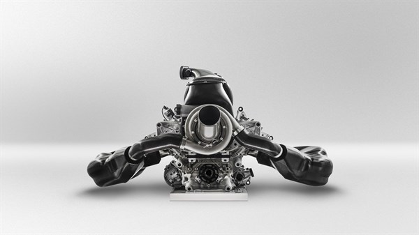 Renault R.E> 17 engine with white background