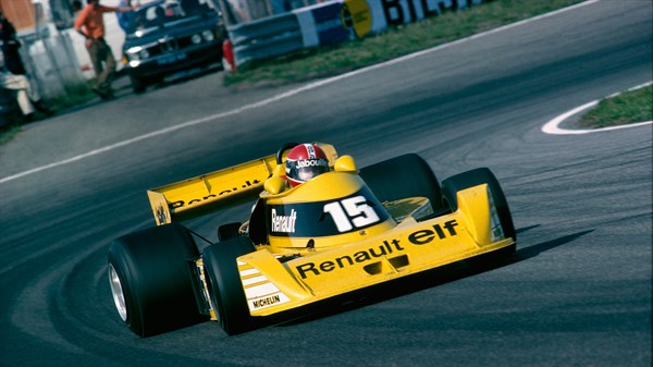 A front view of the Renault FORMULA E car turning in the right direction on the race track