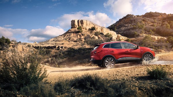 Renault Service - Red Kadjar in the desert