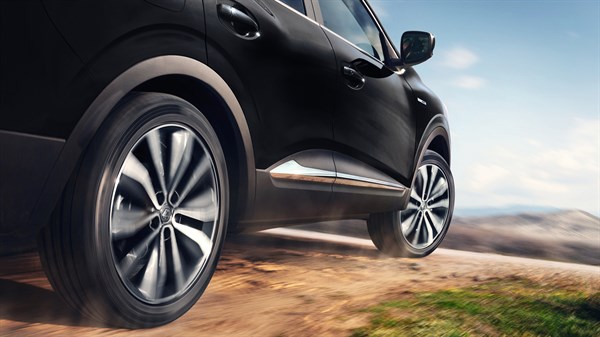 Renault Service - Black Kadjar on a dusty road